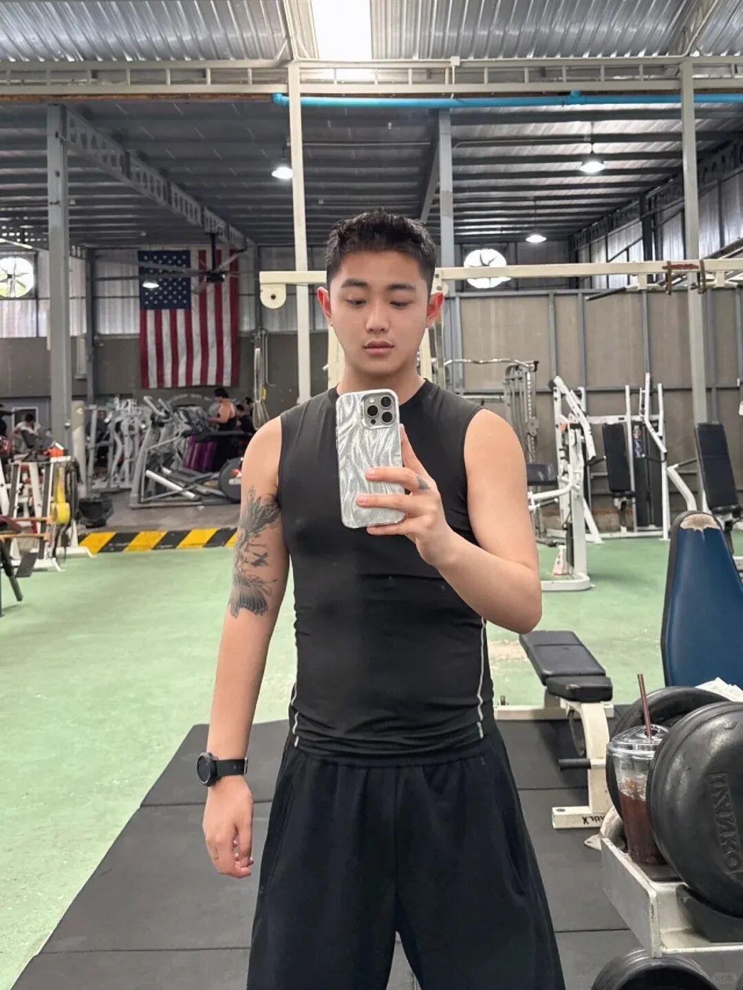 清迈游玩遇上帅气小哥，脂包肌身材与阳光笑容让人沦陷!