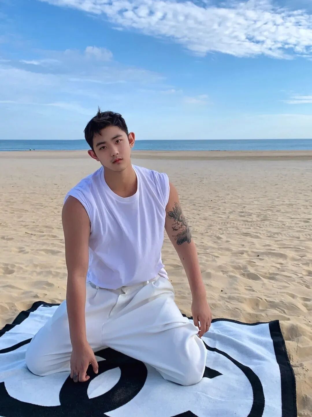 清迈游玩遇上帅气小哥，脂包肌身材与阳光笑容让人沦陷!