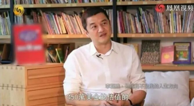 52岁李亚鹏：哭穷几分钟获6000打赏，天后前夫咋混成这样了
