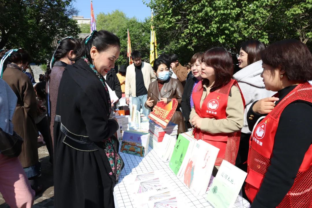 民族政策宣传月 | 内蒙古文联第五党支部开展“民族政策宣传月”主题党日活动 第2张