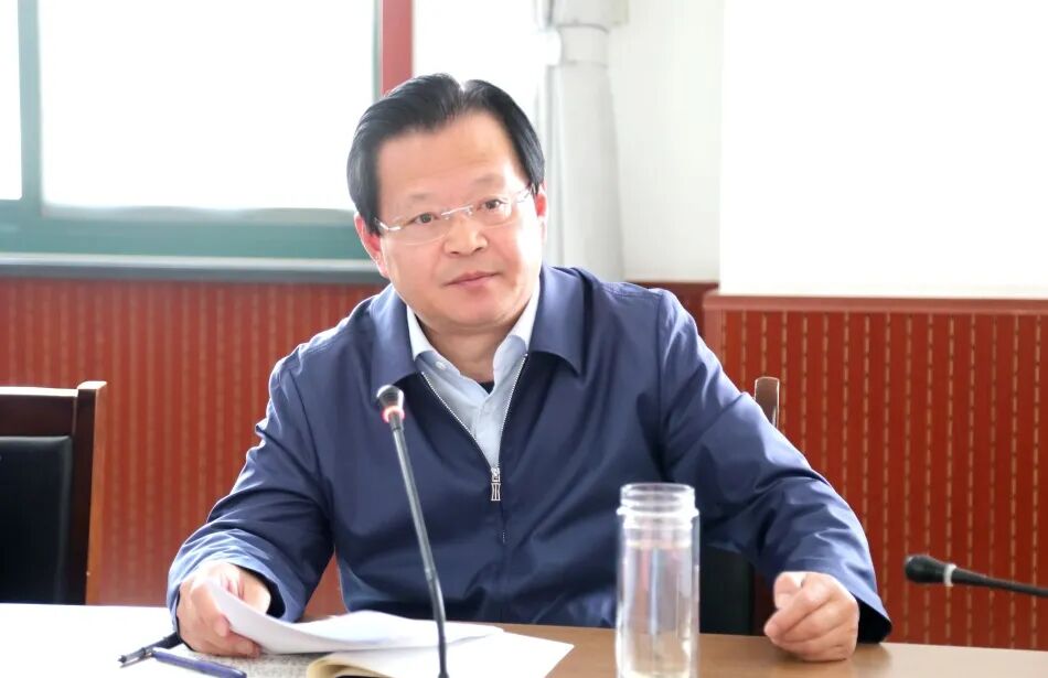 召开学生管理,校园安全工作会议,学院党委书记丁爱军参加会议并讲话