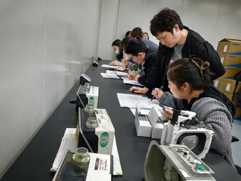_法国举办裸泳大赛_单位举办棋牌赛报道