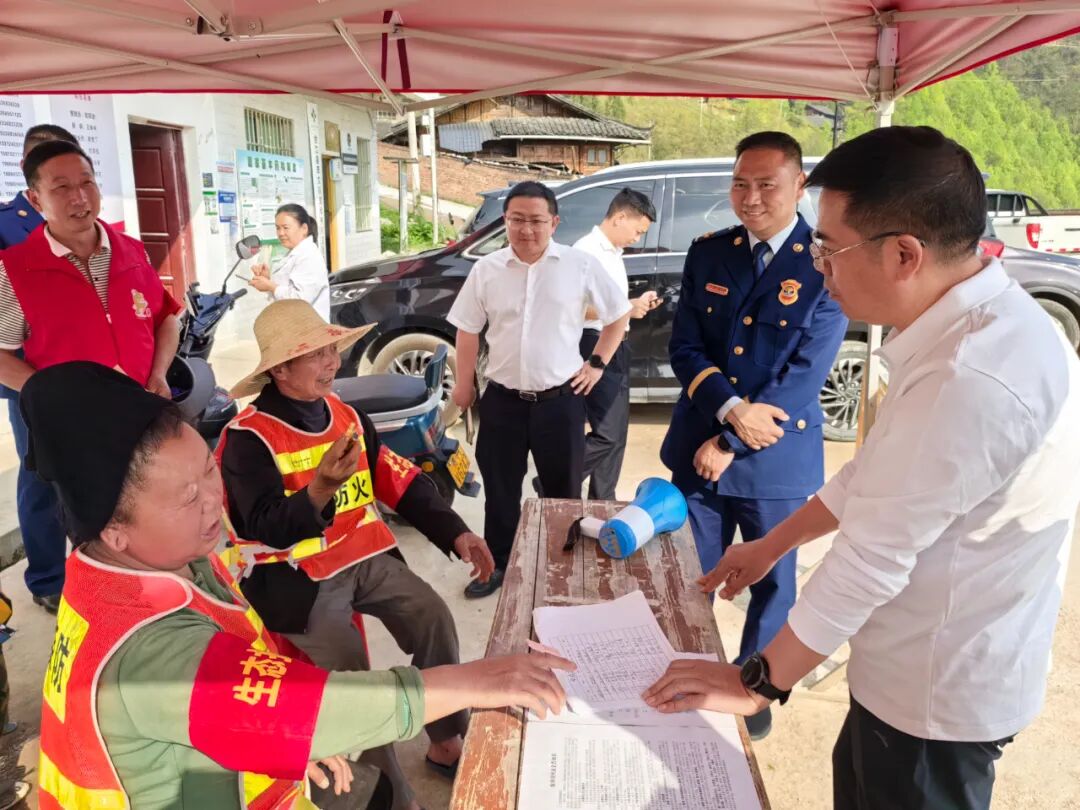 杨德昭率队督导农村消防森林防火等工作