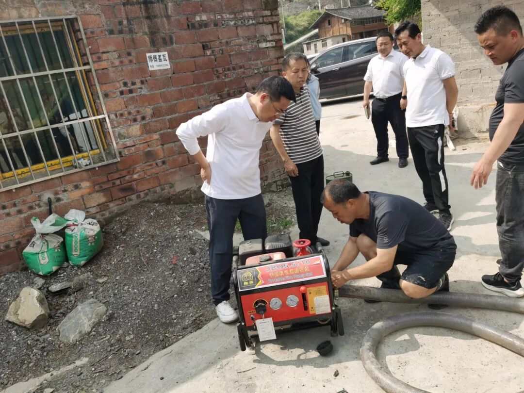 杨德昭率队督导农村消防森林防火等工作