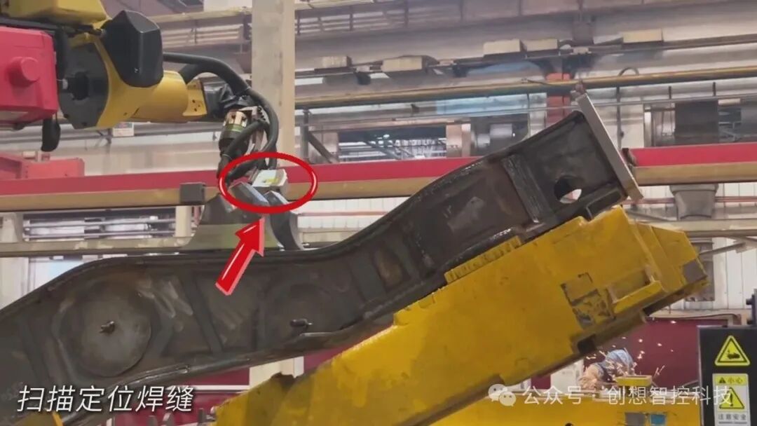创想智控激光焊缝跟踪器协同发那科机器人，实现转向架焊接精准自动化