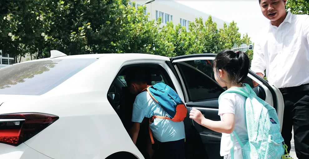 孩子上学接送小孩-学生接送-安心接送 400-155-7080