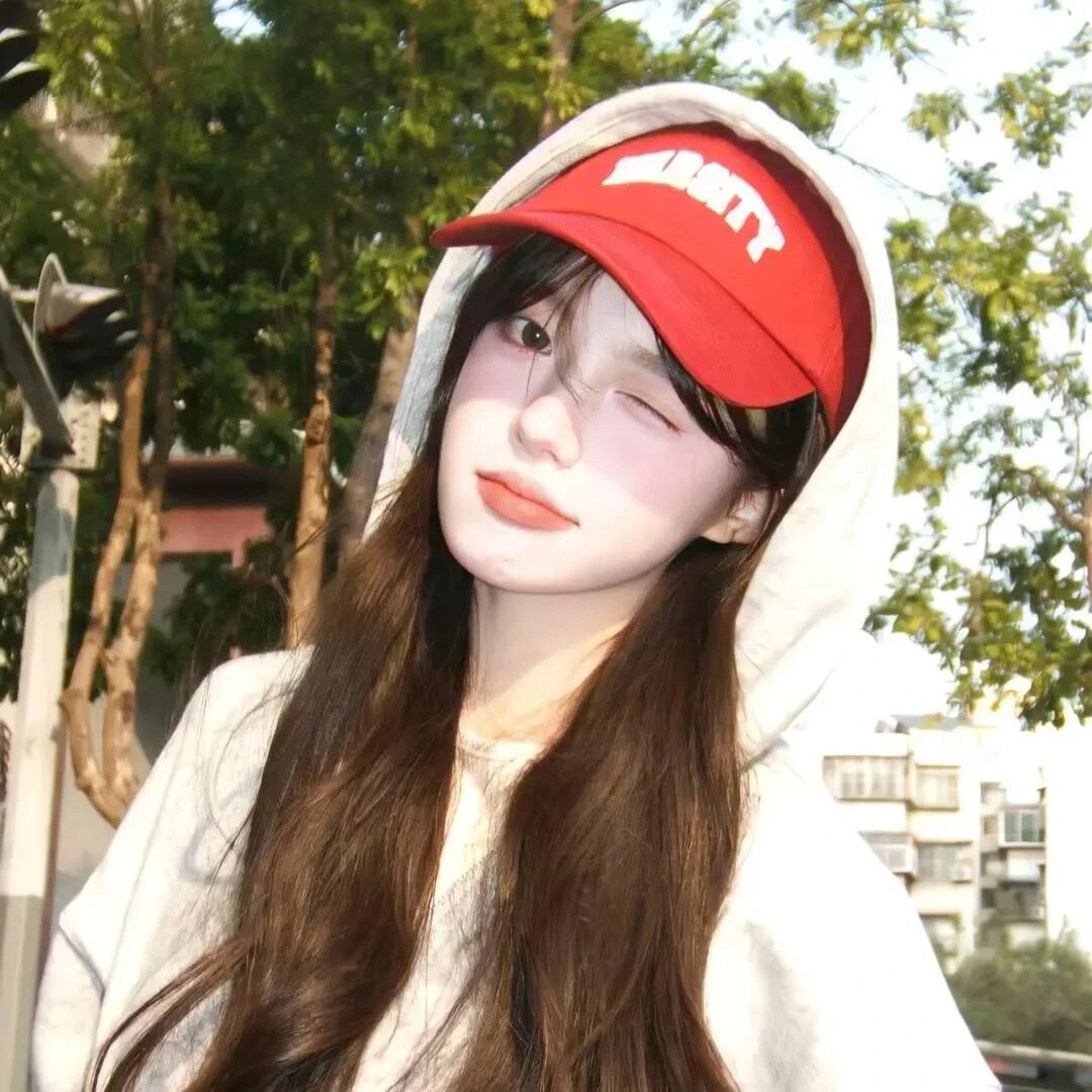 休闲帽清冷女生头像