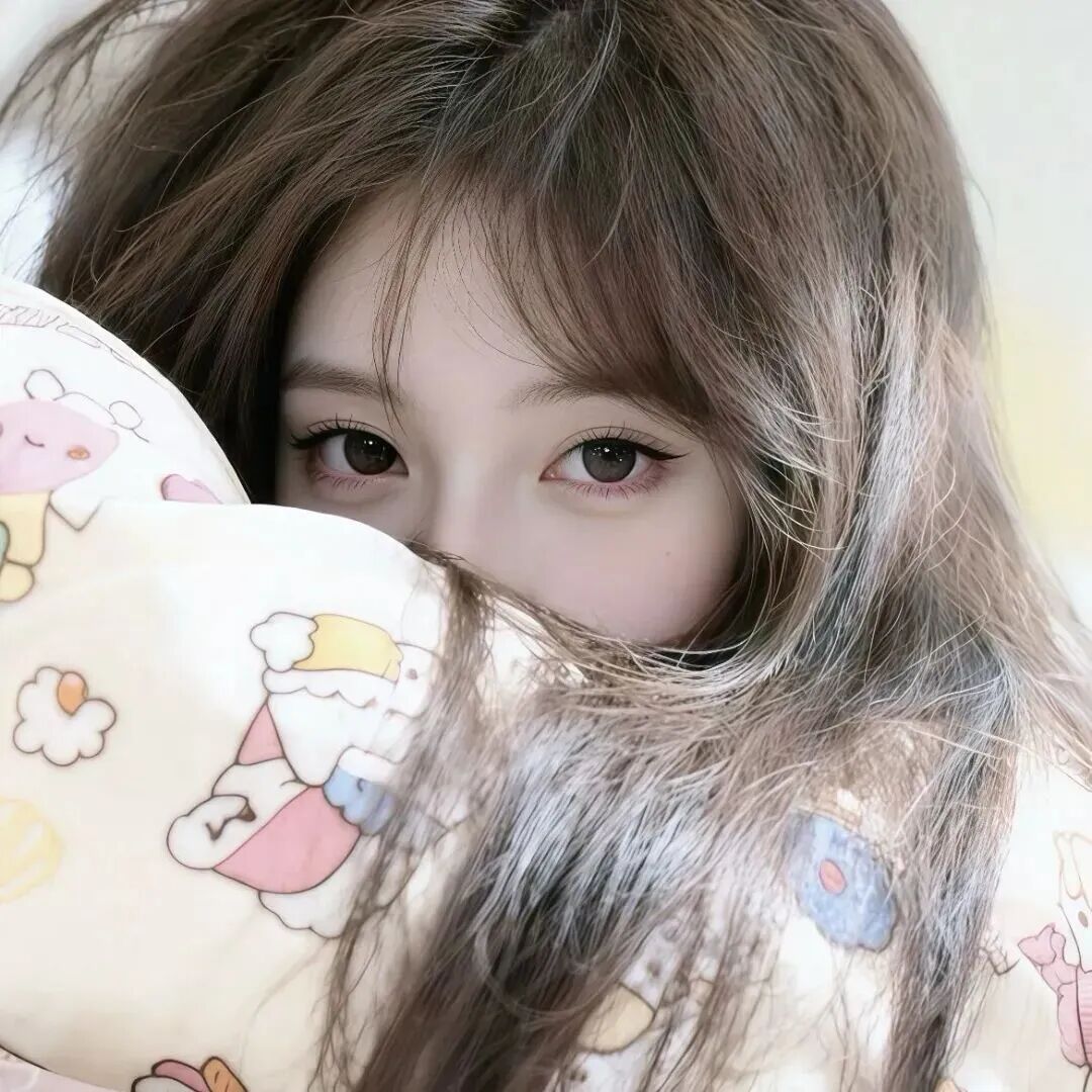 趴着小众女生头像