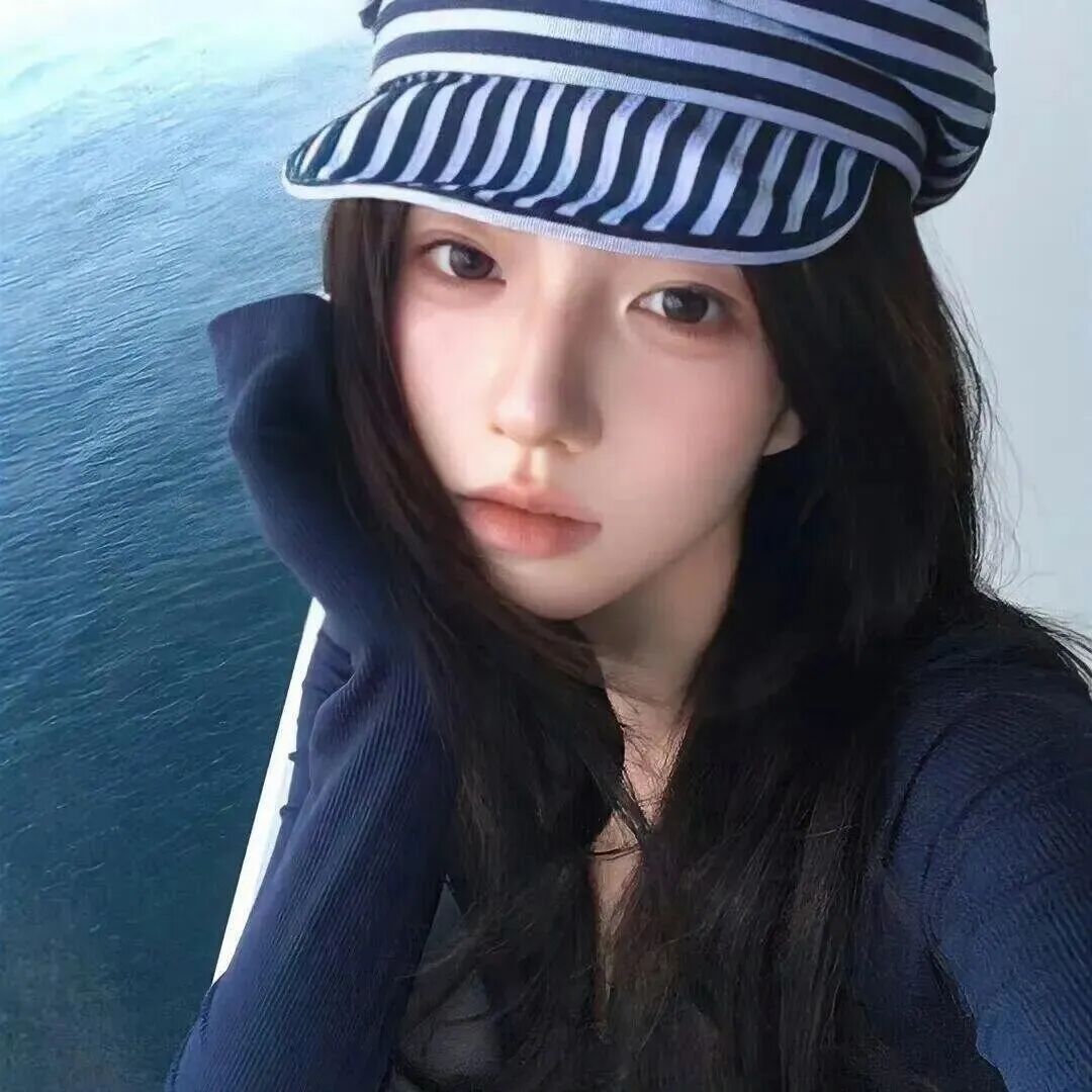 蓝色系海边清冷女生头像