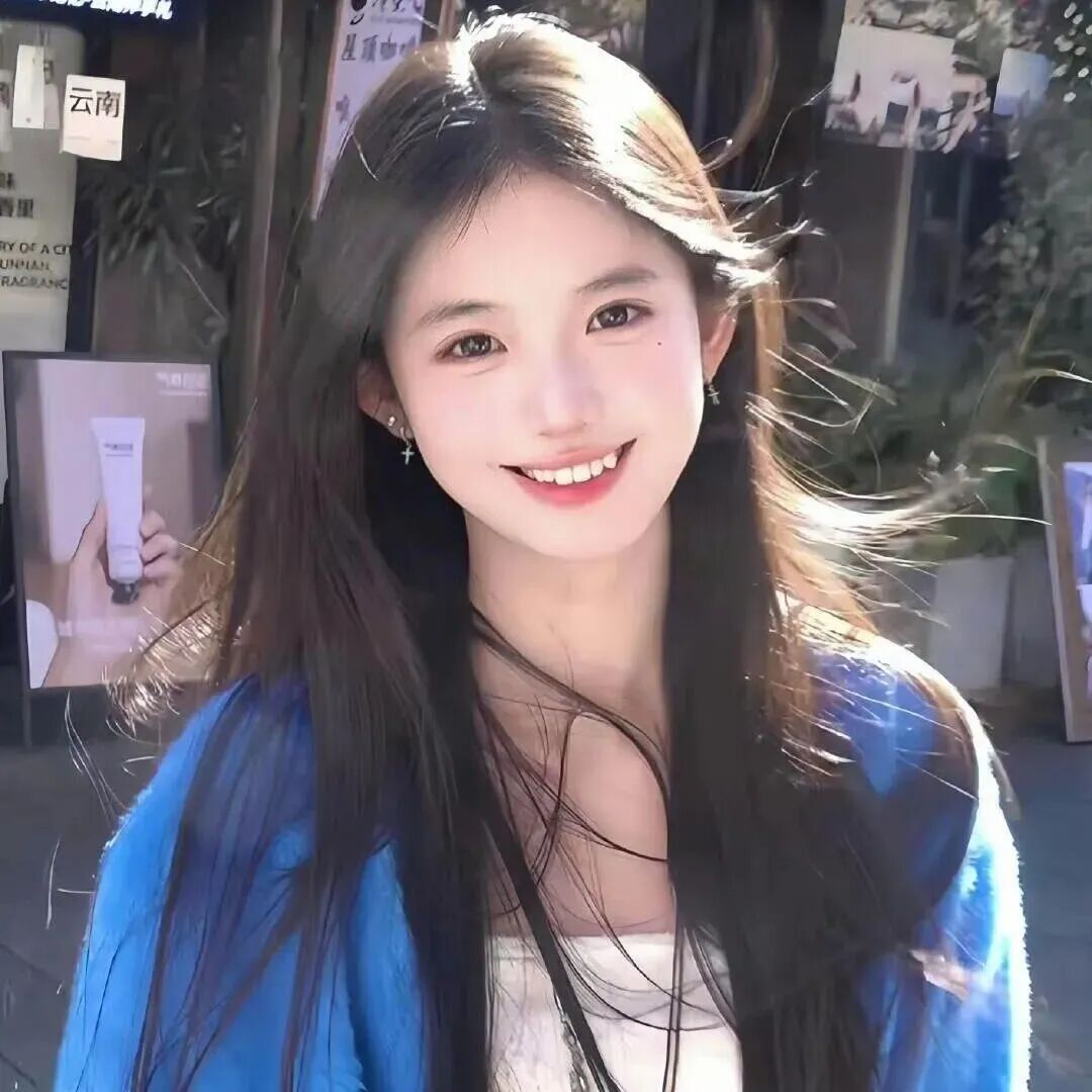 蓝色系甜美爱笑女生头像
