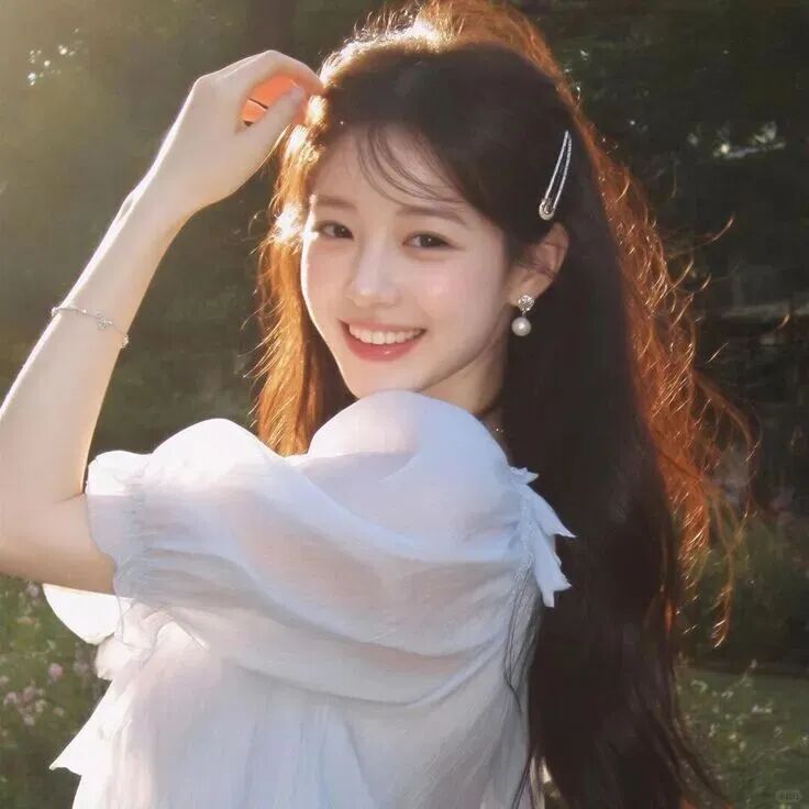 爱笑唯美女生头像