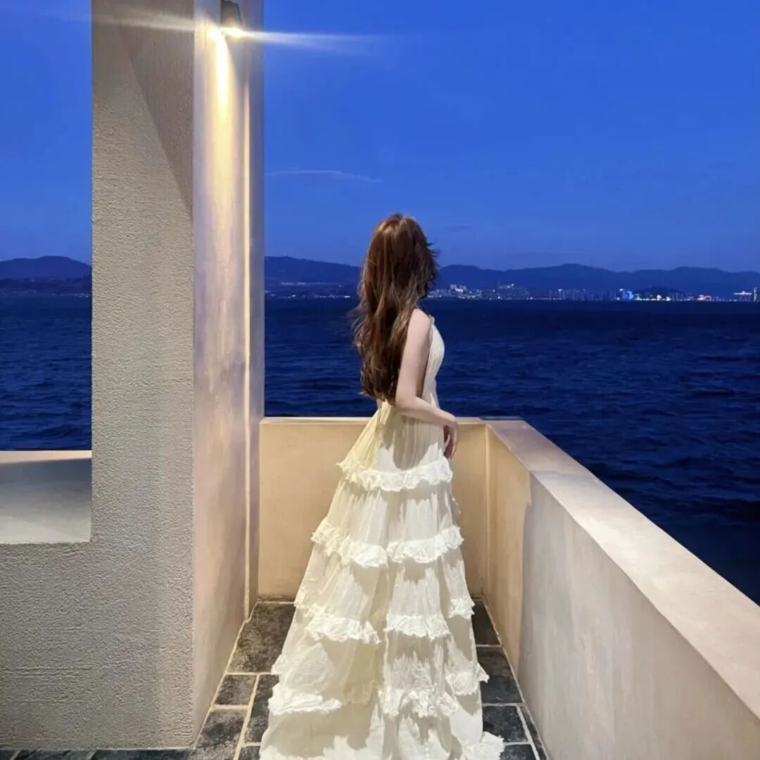 海边气质背影不露脸女生头像