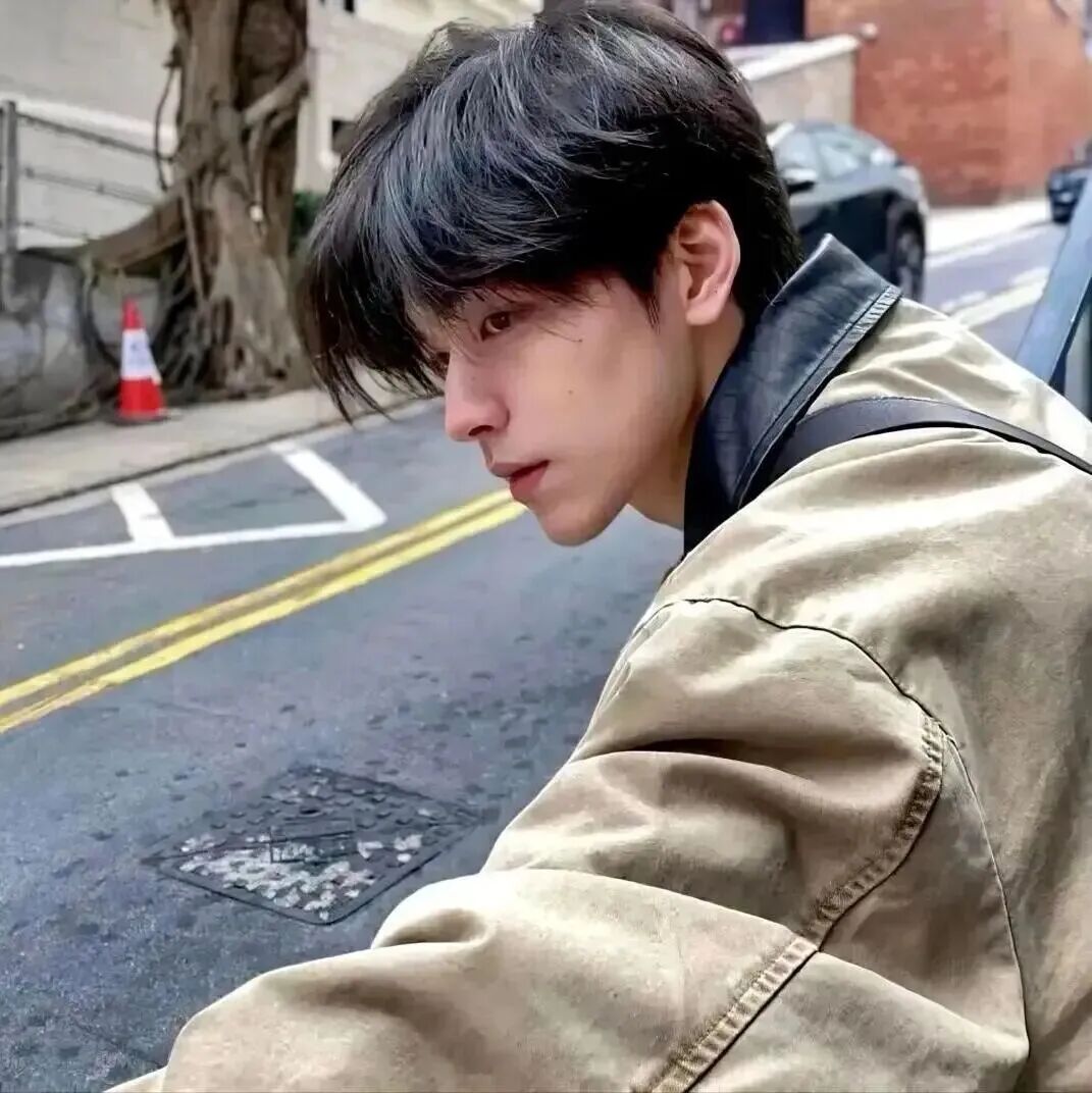 帅气侧脸男生头像