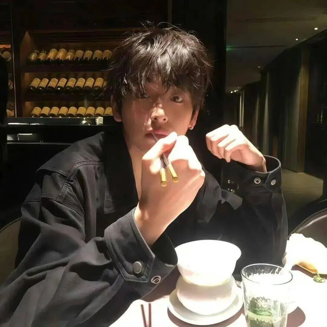 chifanhejiubhgtdayun吃饭喝酒单人真人情侣头像