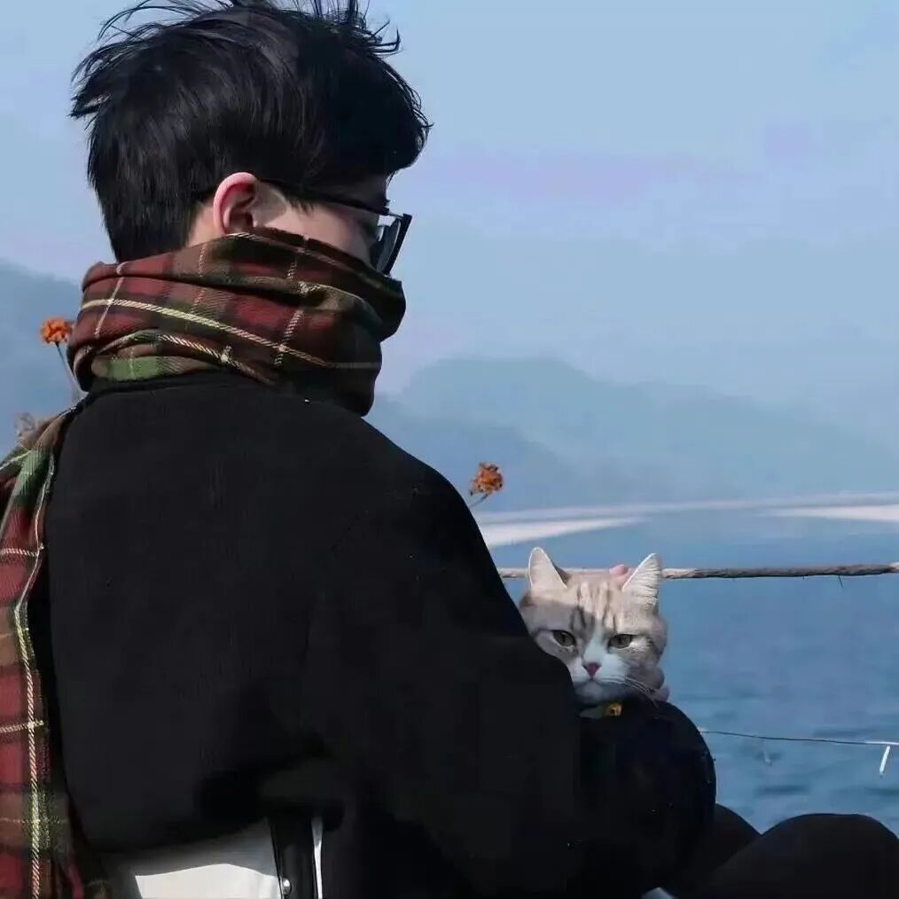 ncbgmaiyngjsvdayun抱着猫咪海边单人真人情侣头像