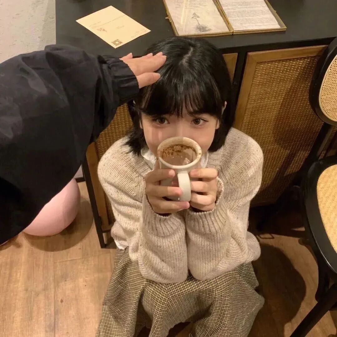 摸头甜妹女生头像