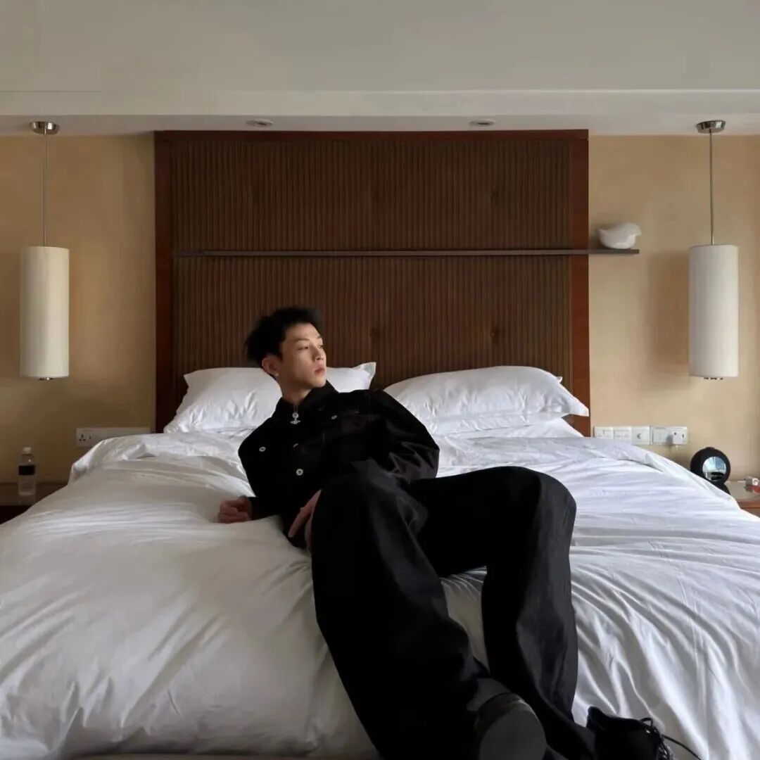 躺着小众男生头像