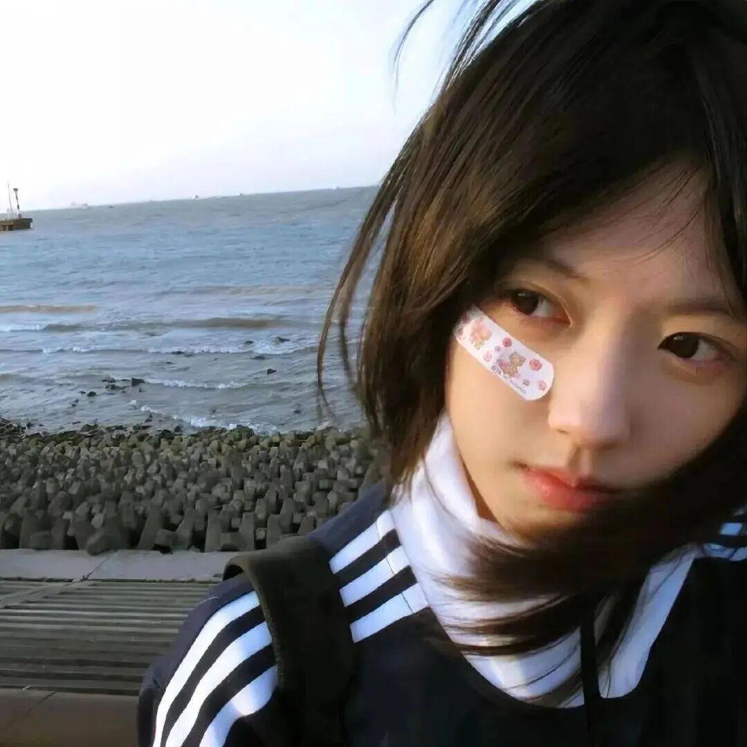 海边清冷女生头像