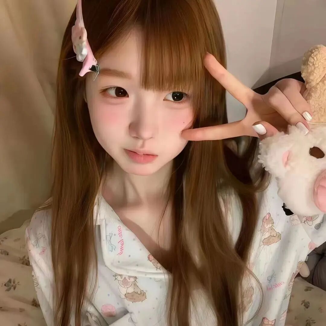 剪刀手甜妹女生头像