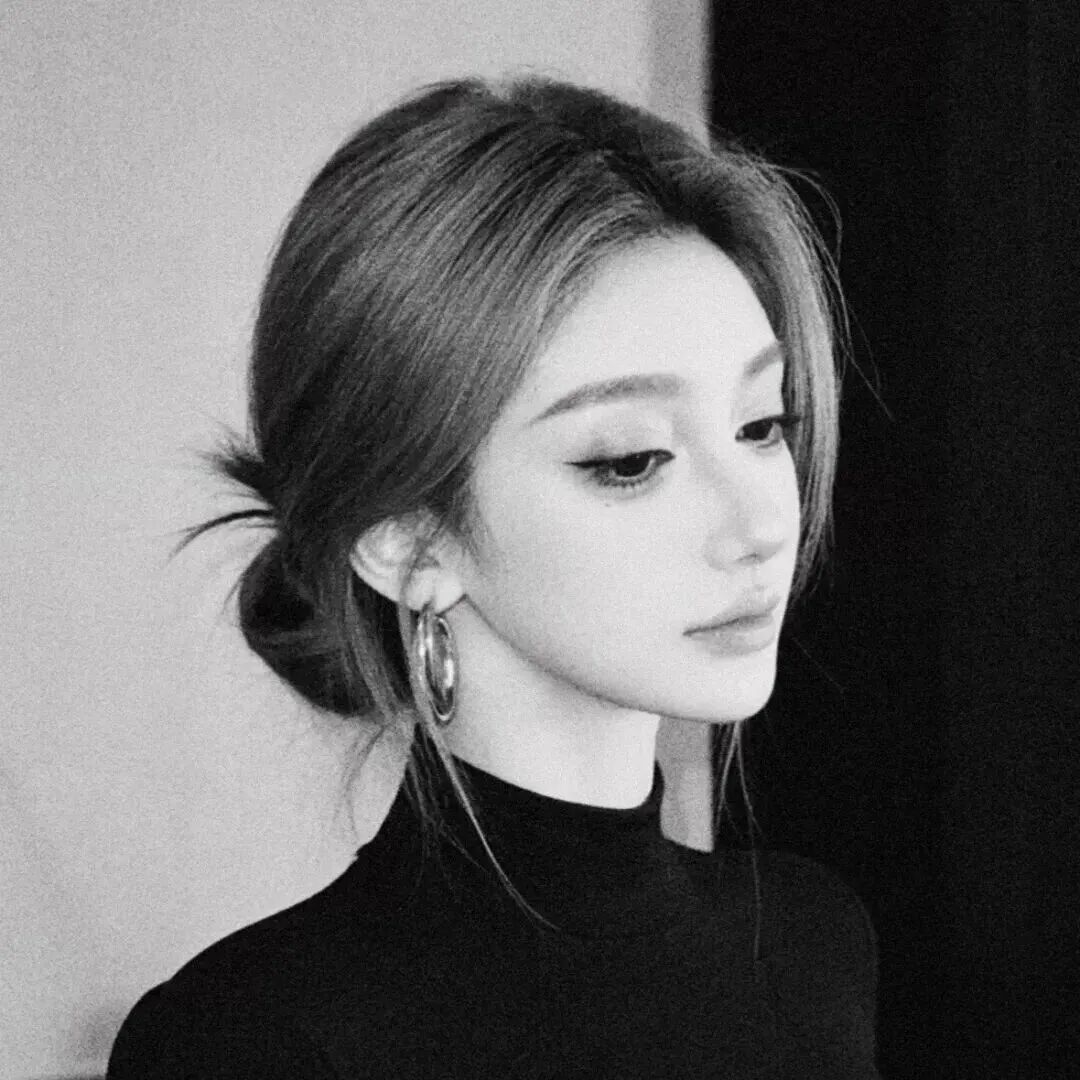 黑白女生头像