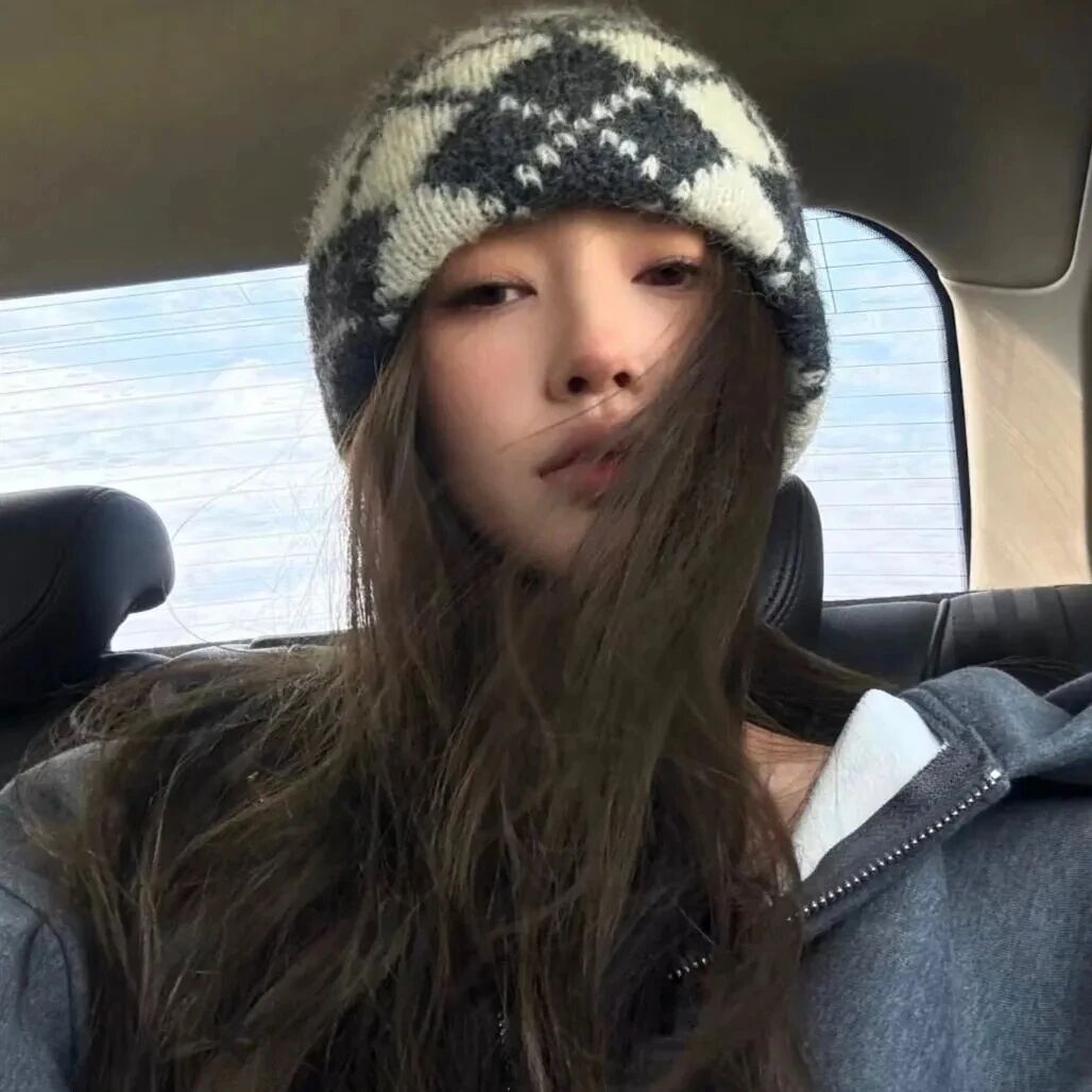 车内御姐女生头像