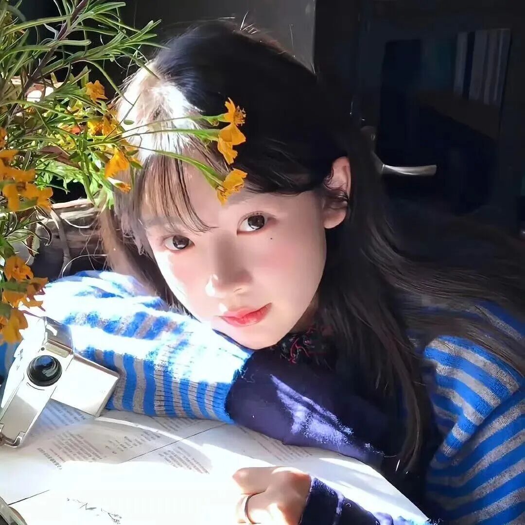 蓝色系清冷女生头像