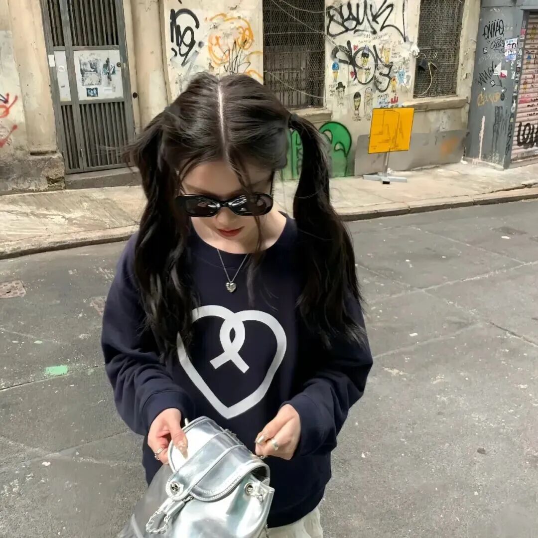 墨镜很飒女生头像