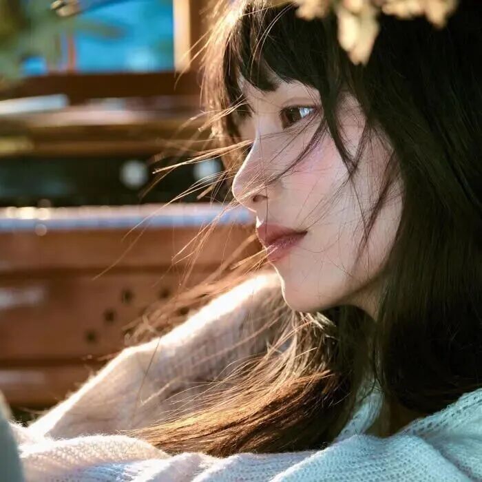 氛围感侧脸女生头像