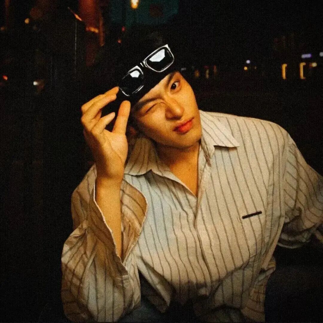 墨镜个性男生头像
