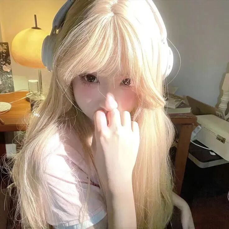 捂嘴少萝女生头像