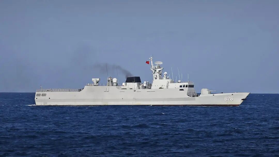 056海警船被菲船撞出三个洞是质量不行吗急需打造专业海警船