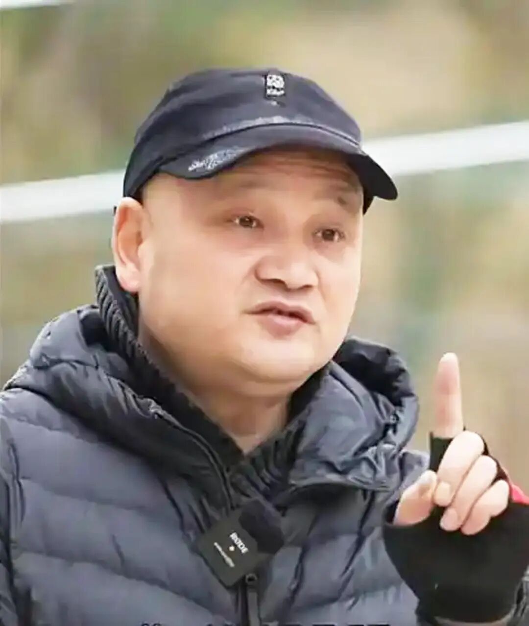 村民曝唐飞机坠机细节：坠落地燃火球