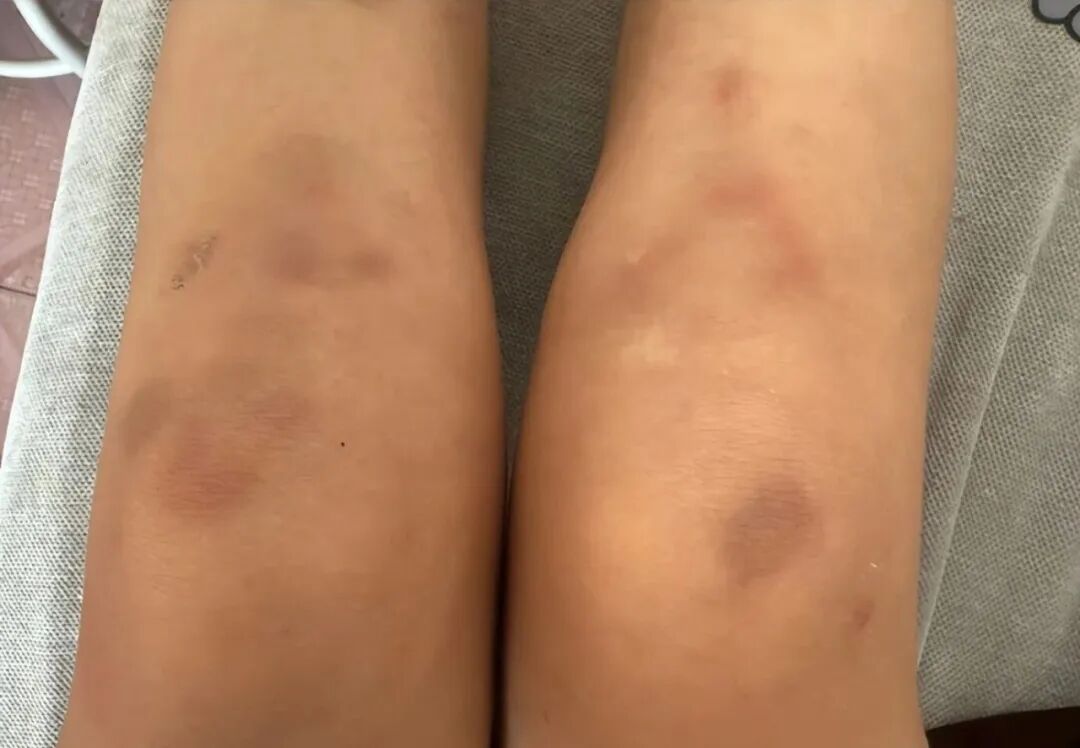 女子称因工资被老板锁办公室里打