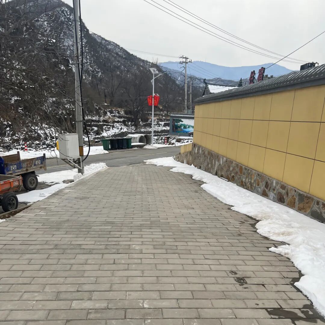 左右滑动查看更多图片 >院子位于北京市门头沟区清水镇塔河村,独门