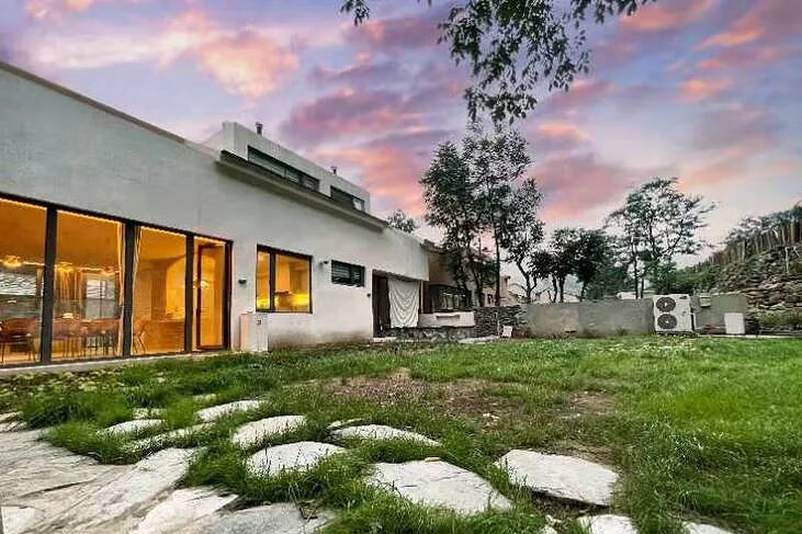 景区二层民宿  左右滑动查看更多图片 >院子位于北京市房山区周口店镇