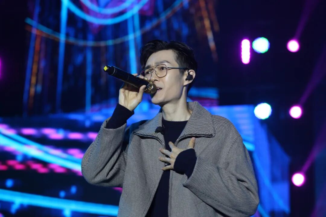 2019年迎新晚会（方大同） (6).jpg