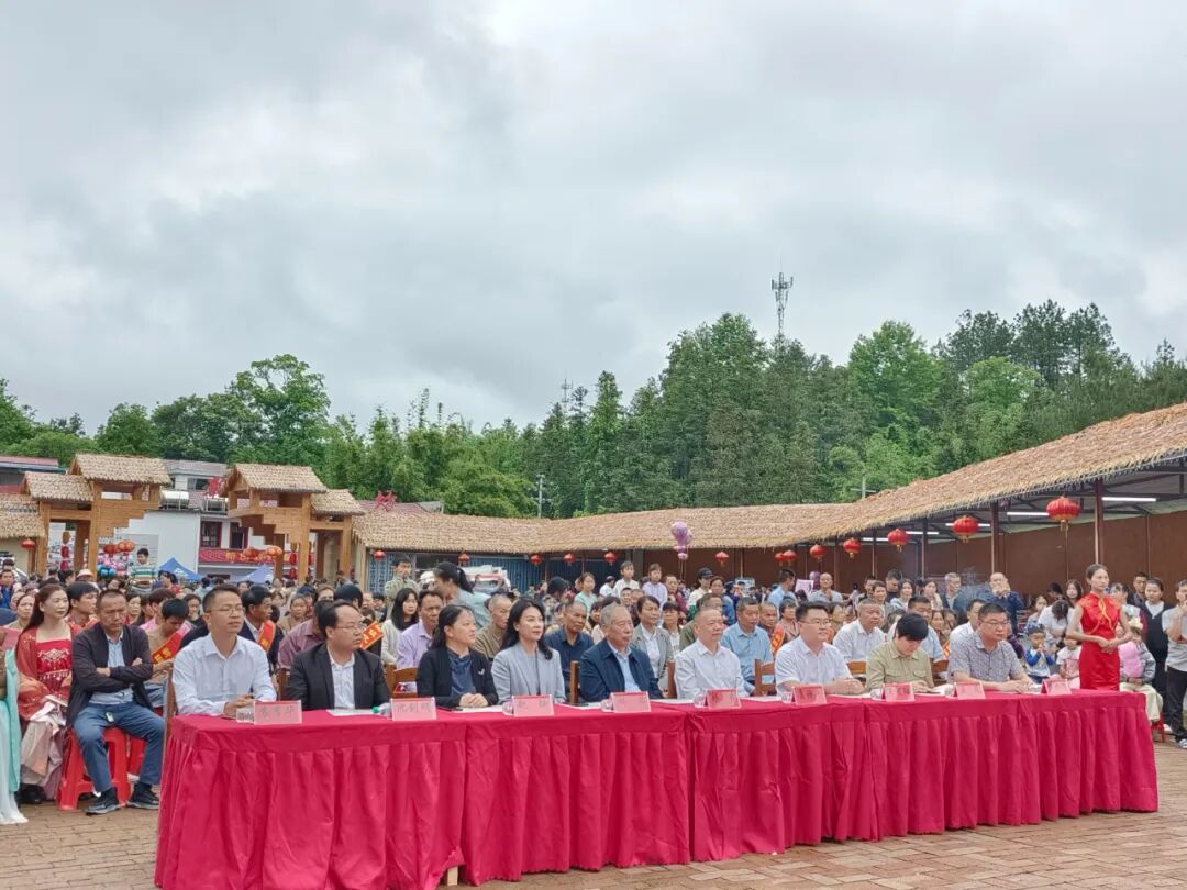 广东省江西信丰商会应邀参加并赞助信丰县新田镇第六