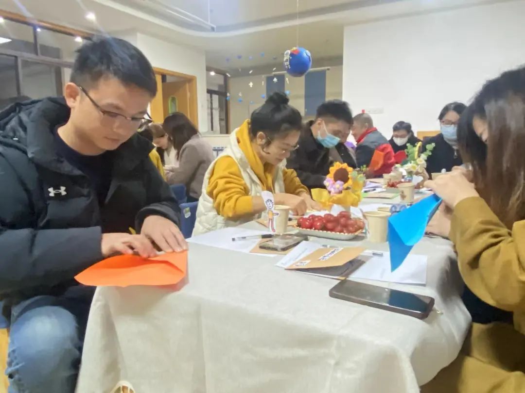 幼兒園爸爸專場家長會_幼兒園老師會家長的話語_家長會上爸爸們C幼兒園老師