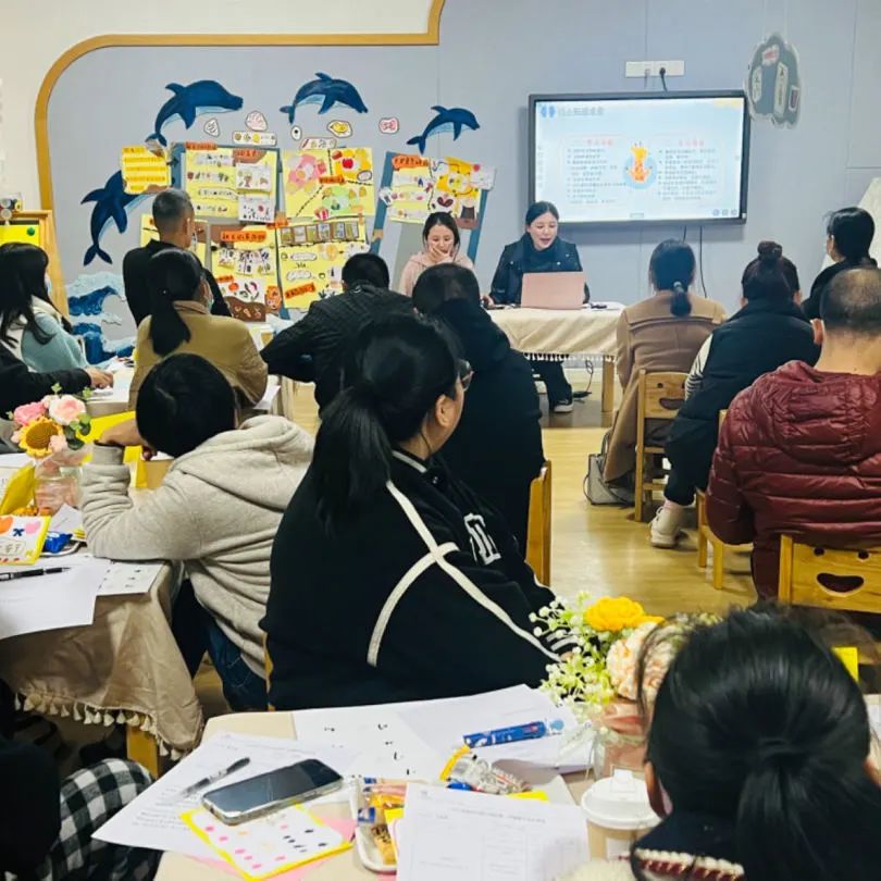 幼兒園爸爸專場(chǎng)家長會(huì)_幼兒園老師會(huì)家長的話語_家長會(huì)上爸爸們C幼兒園老師