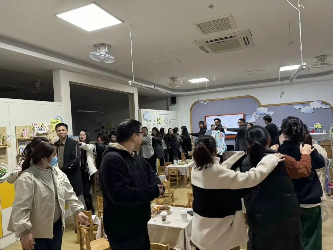 幼兒園老師會(huì)家長的話語_家長會(huì)上爸爸們C幼兒園老師_幼兒園爸爸專場(chǎng)家長會(huì)