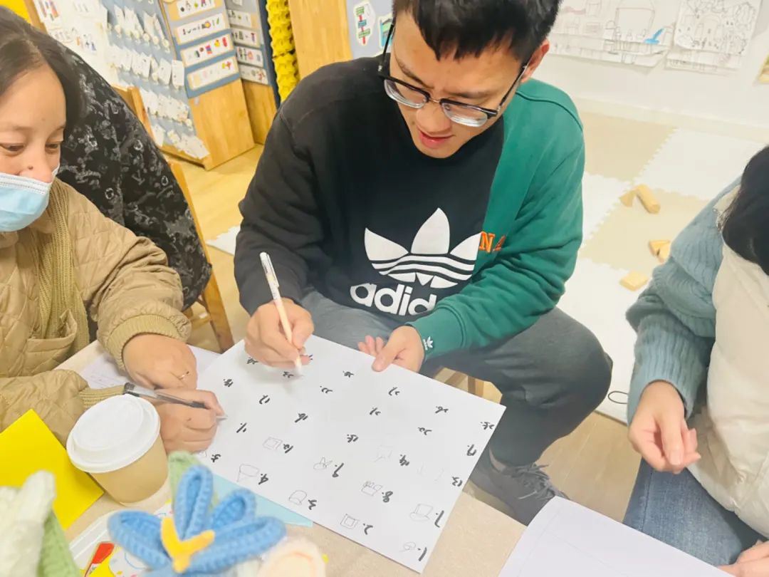 家長會(huì)上爸爸們C幼兒園老師_幼兒園老師會(huì)家長的話語_幼兒園爸爸專場(chǎng)家長會(huì)