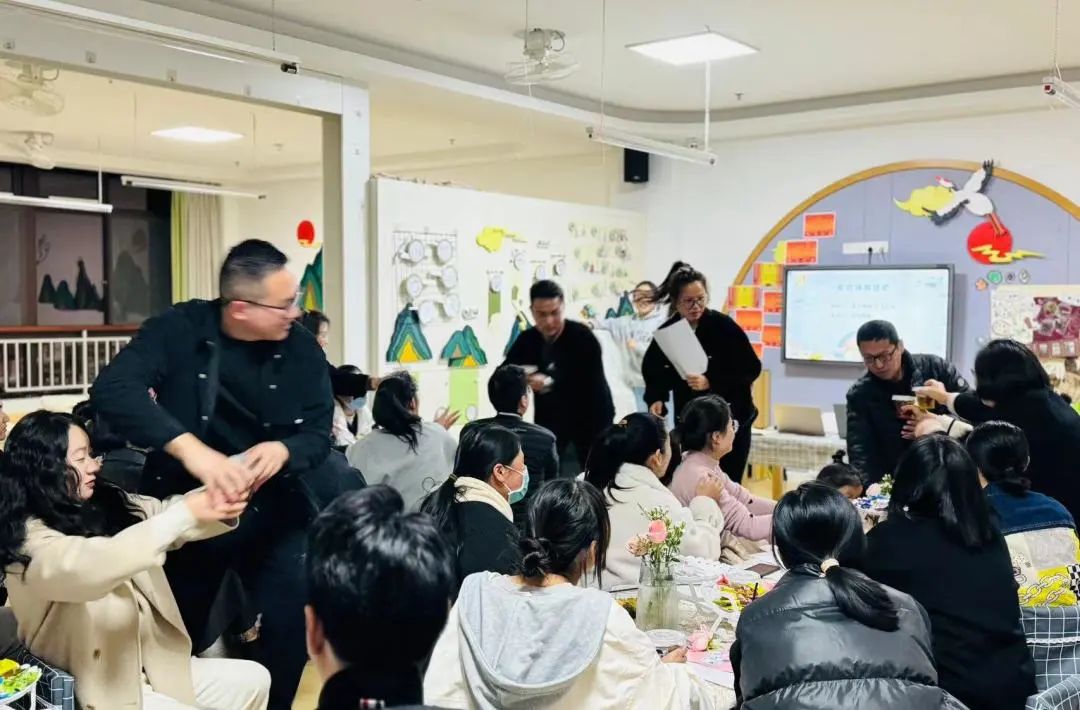 幼兒園老師會(huì)家長的話語_家長會(huì)上爸爸們C幼兒園老師_幼兒園爸爸專場(chǎng)家長會(huì)