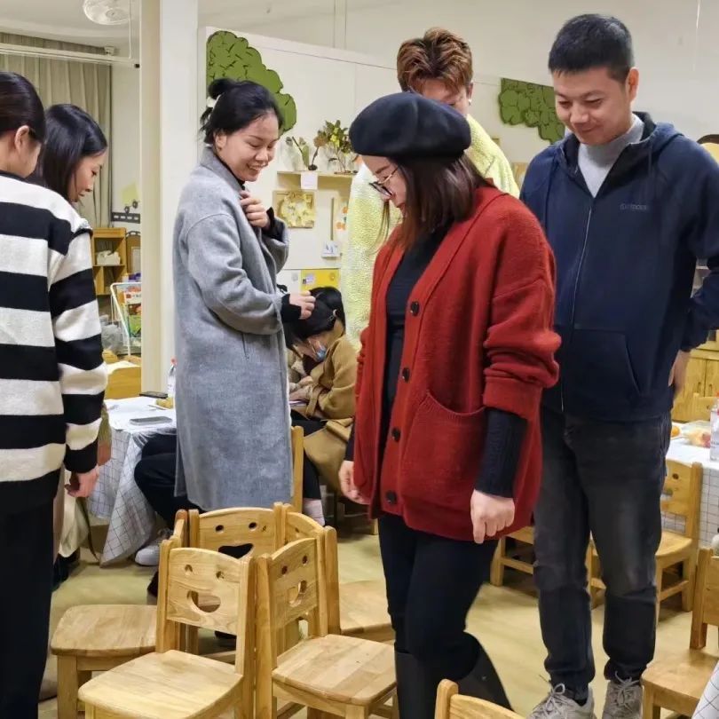 家長會上爸爸們C幼兒園老師_幼兒園老師會家長的話語_幼兒園爸爸專場家長會