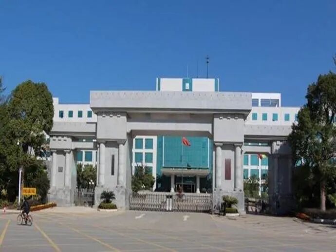 大亚湾中心区是大亚湾行政配套的集中地,大亚湾管委会,体育馆,惠民