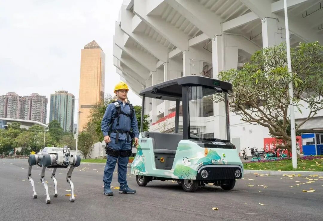 在赛场周边，无人驾驶汽车、智能机器狗、机械外骨骼等科技力量为赛事电力保障提供坚实基础。（广州供电局 供图）.jpg