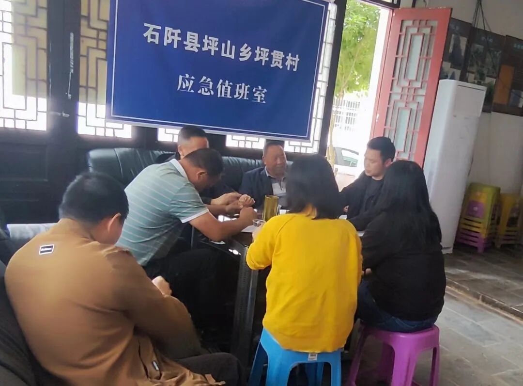 乡党委书记罗琳,乡党委副书记,乡长陈绍江,乡党委副书记,政协工作联络