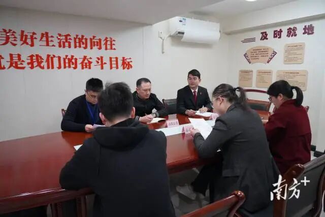 开平法院联合属地政府、司法局、信访局等部门综合研判案件。受访者供图