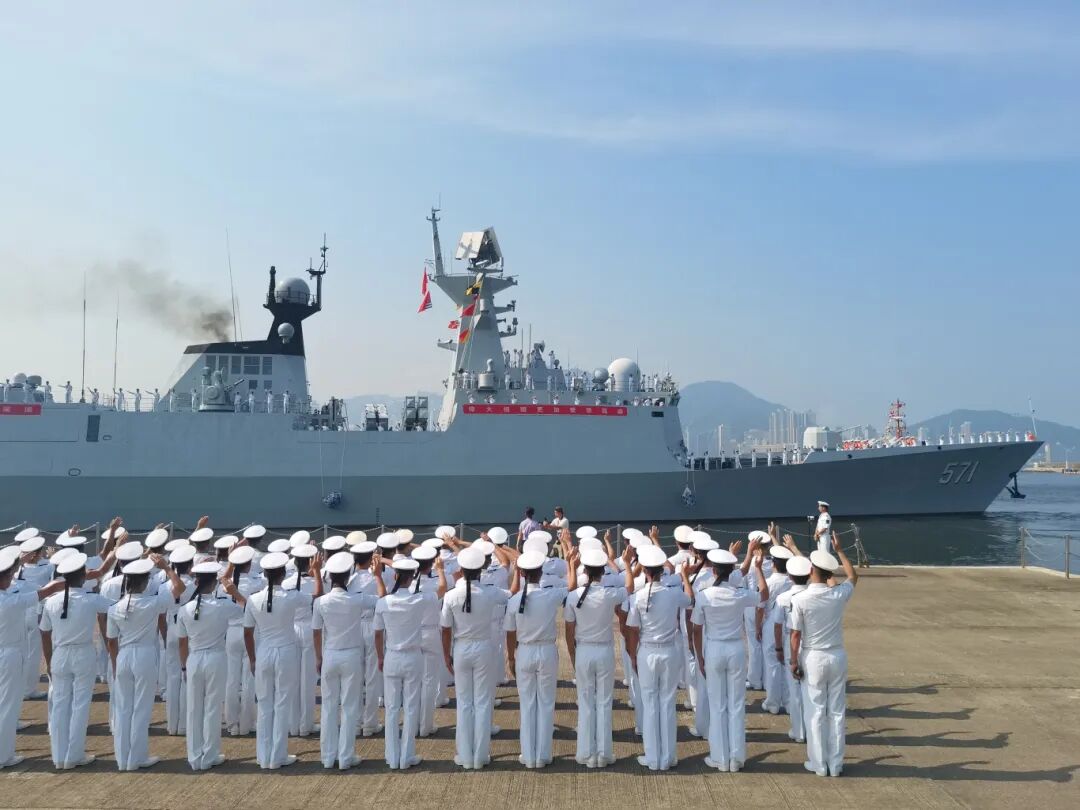 山东舰航母访问香港