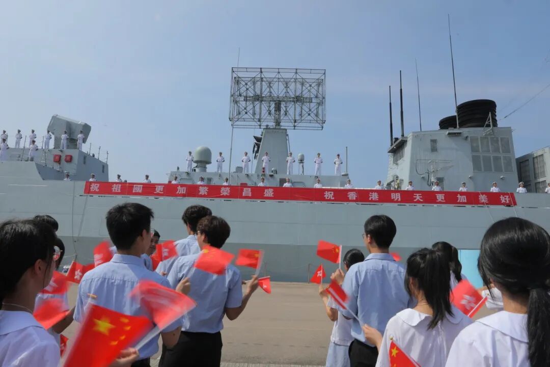 山东舰航母访问香港