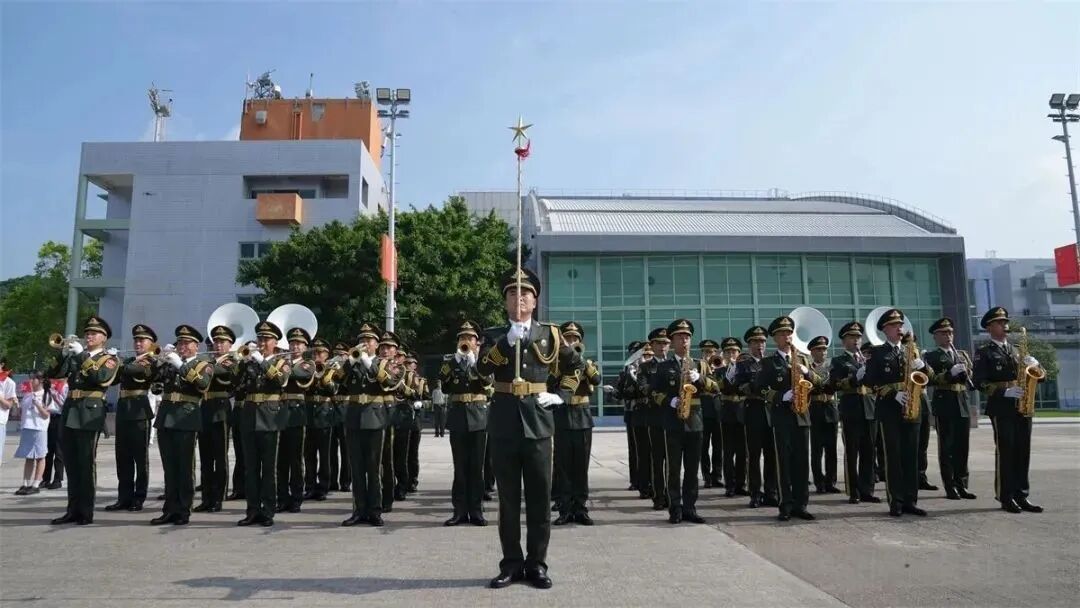 山东舰航母访问香港